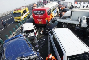 Crash of 100 cars in South Korea