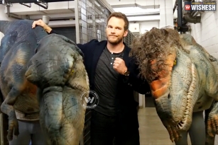 Dinosaurs prank on Jurrasic world badass, Chris Pratt