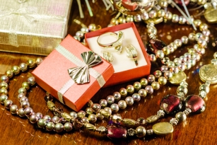 Easy tips for safely packing jewellery