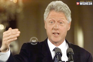 Former US President Bill Clinton says that he won&#039;t stop paid speeches