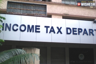 IT Raids On UP Bureaucrats On Charges Of Tax Evasion