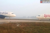 Miscoomunication, IndiGo Flight, indigo and spicejet flight come face to face delhi airport closed, Spicejet