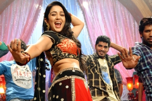 Puri&#039;s Jyothi Lakshmi Movie Review and Rating