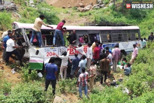 Road Accident In Kondagattu Kills 40 On Spot