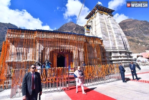 PM Modi Offers Prayers At Kedarnath Shrine