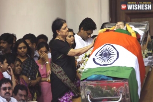 Nation Mourn the Death of Tamil Nadu CM Jayalalithaa