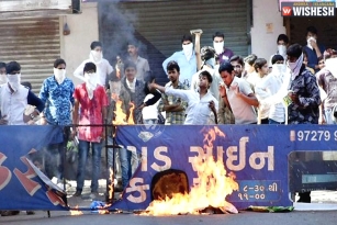 Patidars agitation turned violent, curfew imposed, restrictions on mobile and internet