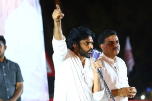 Pawan Kalyan&#039;s Tight Slap For YS Jagan