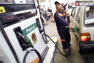 Petrol Prices slashed by 49 paise/litre