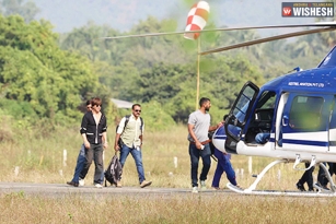 Shah Rukh Takes A Chopper Ride For Shoot
