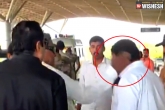 Siddaramaiah slapping video, Siddaramaiah slapping video, caught on camera siddaramaiah slaps a congress worker, Congress party