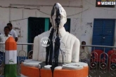 Subhash Chandra Bose, Coal Tar, miscreants damage smear coal tar on netaji s statue in wb, Birbhum