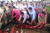 YSR 68th Birthday, Jagan Pays Tributes At YSR Ghat, ys jagan mohan reddy family pay floral tributes to ysr on his 68th birth anniversary, Y s rajasekhara reddy