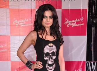 Ameesha Patel&#039;s new hot look for Desi Magic