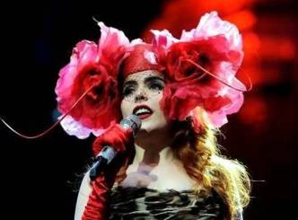 Paloma Faith sharing the same stage with Bruno Mars...