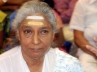 S. Janaki in Tirupati, Playback singer Janaki, singer janaki slips sustains head injuries, Playback singer