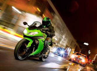 Kawasaki Ninja 300 to set fire to the roads