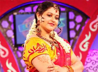 Buxom queen Raasi aka Manthra back on small screen! 