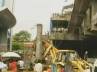 Metro, Andheri, metro bridge collapsed people feared trapped, Ghatkopar