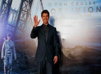 Tom &#039;Cruises&#039; back to business