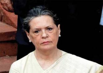 Gang rape case: Sonia meets women protesters, assures of action