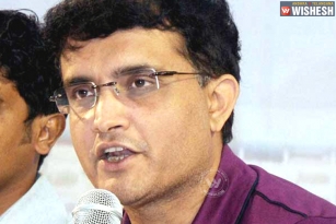 Ganguly: Do selectors see Dhoni as skipper for 4 years