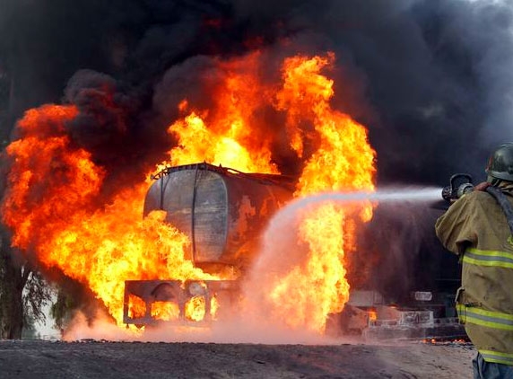 Over speeding Gas tanker explosion in Mumbai...