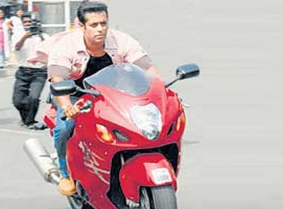 Sallu Bhai&#039;s driver thrashed in Rajasthan