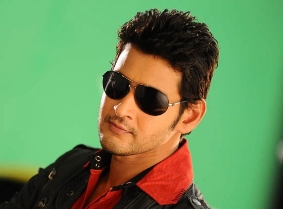 Superstar Mahesh Babu to romance with 3 heroines! 