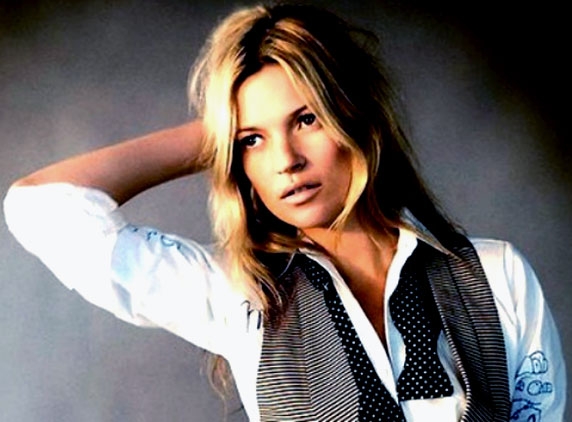 Supermodel  Kate Moss set going fashion accessories! 