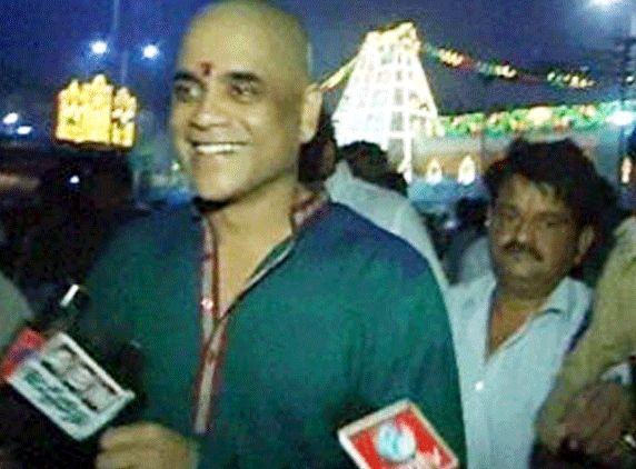 Nag looks stunning with his tonsured head