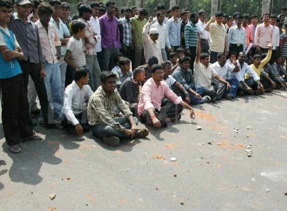 Students attempt to besiege secretariat