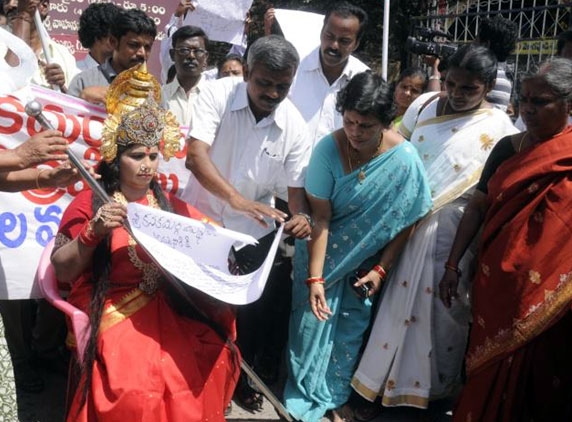 CPI(M) activists against ‘irregularities&#039; in temple