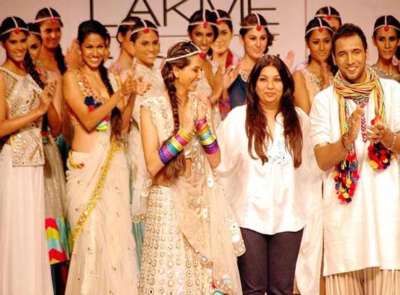 Lakme Fashion Week: Pia Pauro brings &#039;Mexico&#039; spirit alive