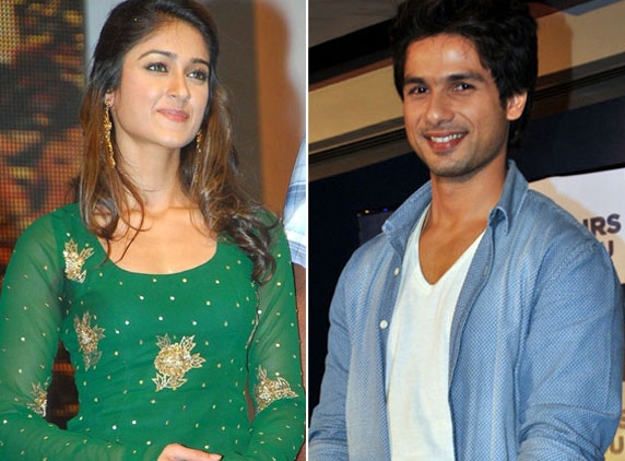 Ileana gets close to Shahid...