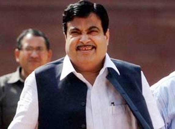 The grand old man of BJP turns 85; Gadkari visits  