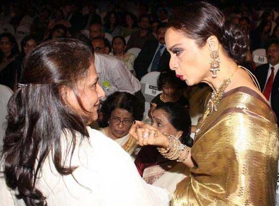 Rekha&#039;s wows turn Jaya&#039;s anger?