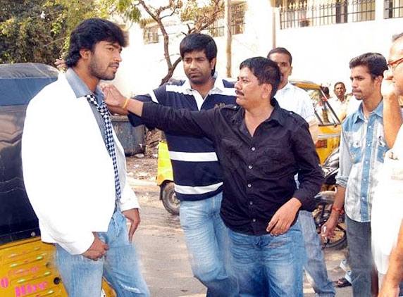 T forces stop film shooting of Allari Naresh