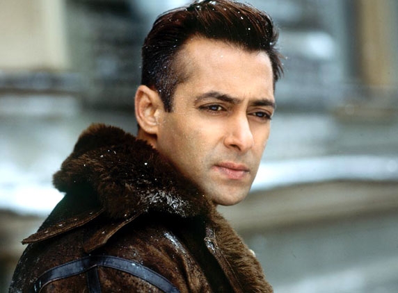 JTHJ: Salman warns SRK on Twitter