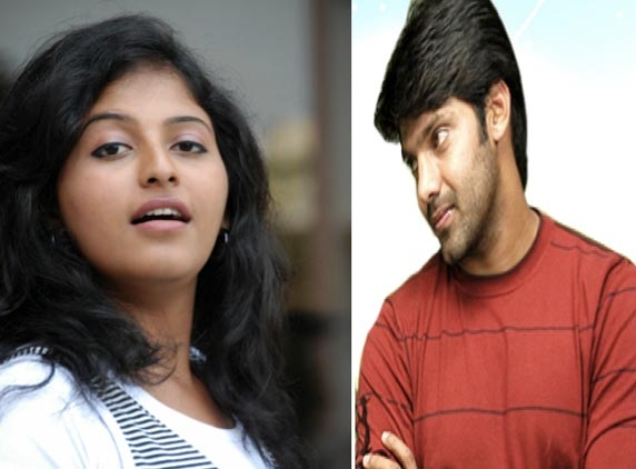 Anjali kisses Arya on screen