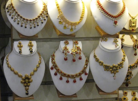 Jewellers in twin cities to shut shops