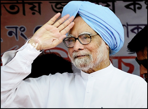 Manmohan bids goodbye to PMO staff