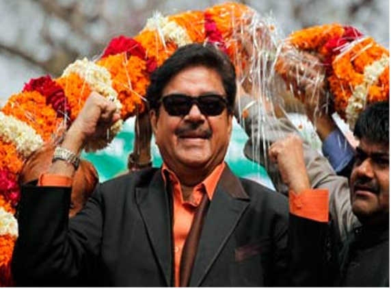 Shatrughan Sinha admitted to hospital