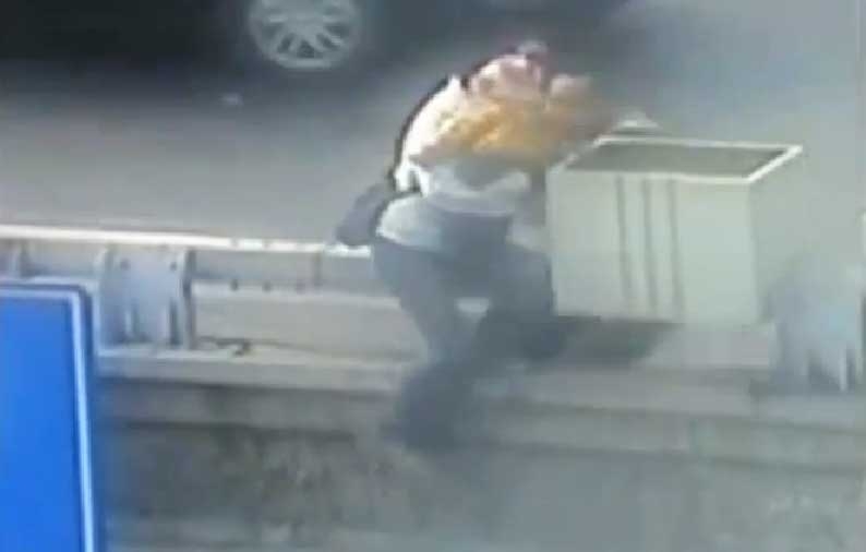 Heroic Chinese cop prevents woman from suicide, CCTV footage catches rescue act 