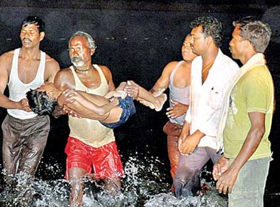 7 drown in Godavari during picnic in WG district 