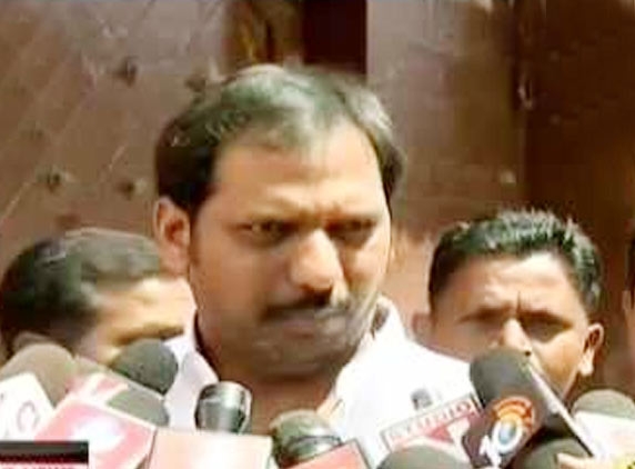 Addanki MLA meets Jagan in jail