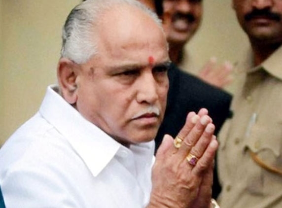 Yeddy seeks blessings of Mantralaya Swamy