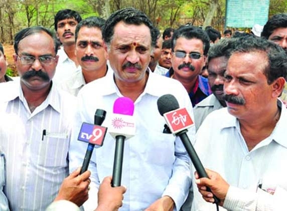 Workers union at Vishaka Steel Plant gives strike notice