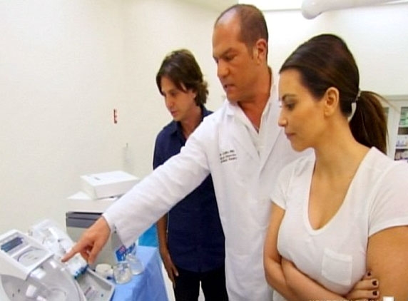 Kim Kardashian undergoes vampire facial