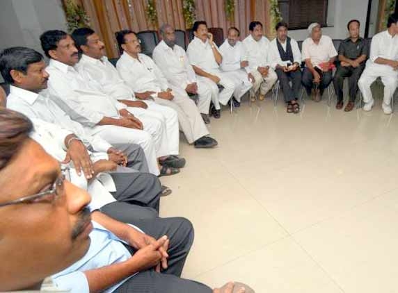 Cong MP s to meet at Gutta&#039;s residence